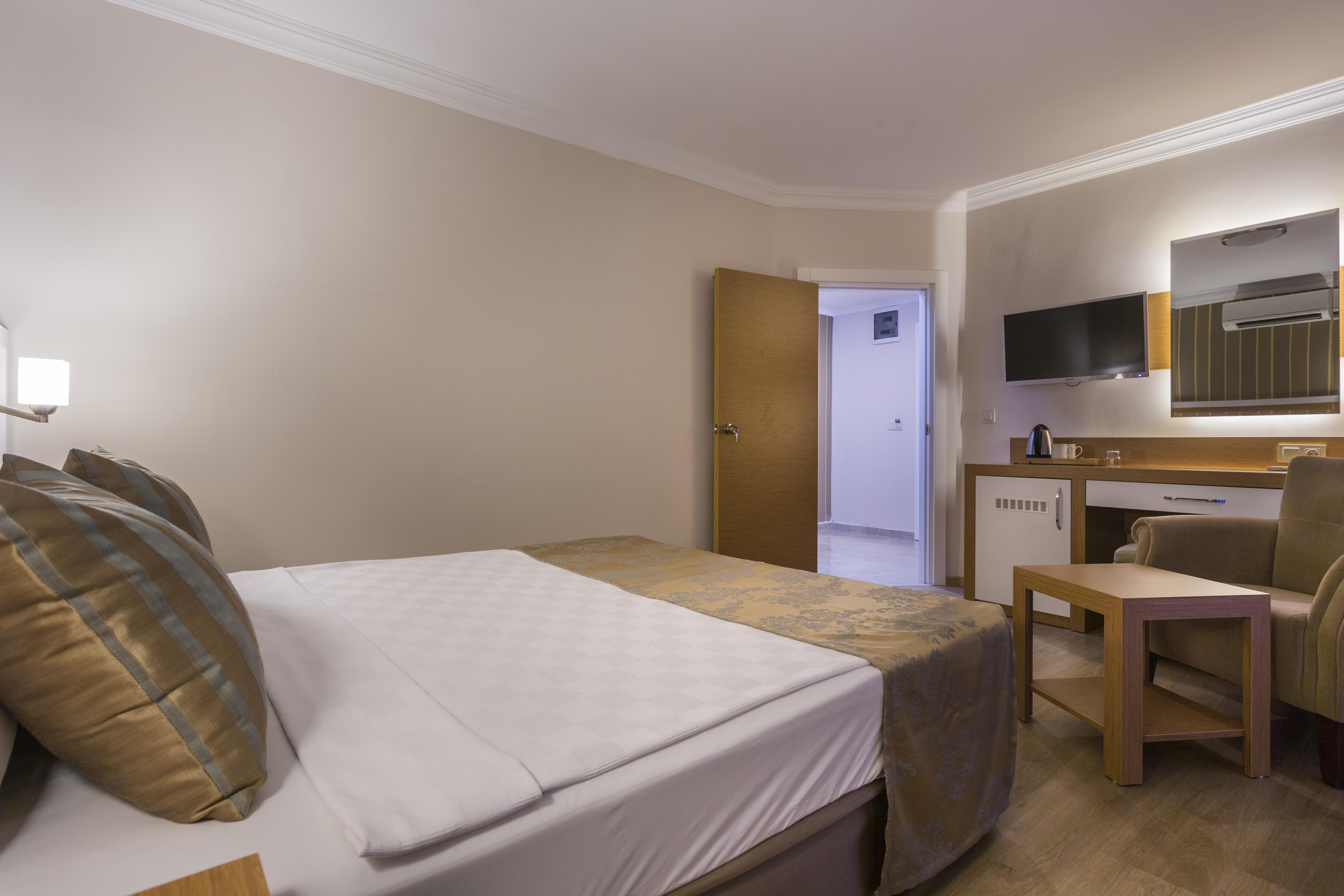 Lonicera City Hotel Аланя Екстериор снимка