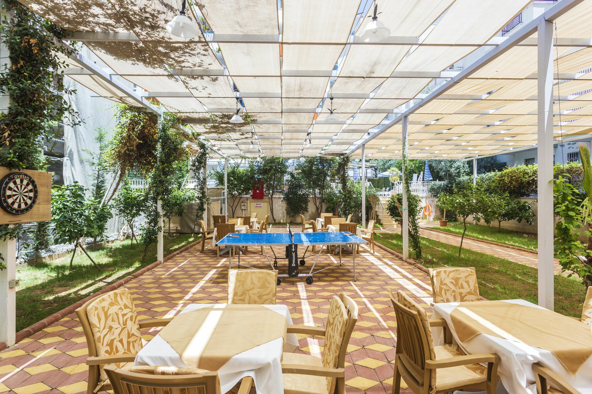 Lonicera City Hotel Аланя Екстериор снимка